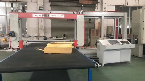 CNC οριζόντια PU αφρού τεμνουσών μηχανών σφουγγαριών ταλαντεμένος λεπίδα αυτόματο 6kw
