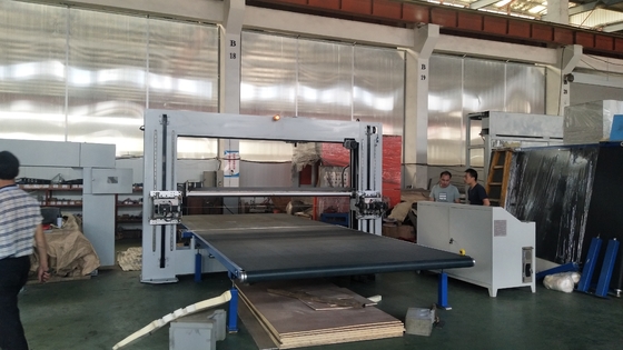 CNC οριζόντια PU αφρού τεμνουσών μηχανών σφουγγαριών ταλαντεμένος λεπίδα αυτόματο 6kw
