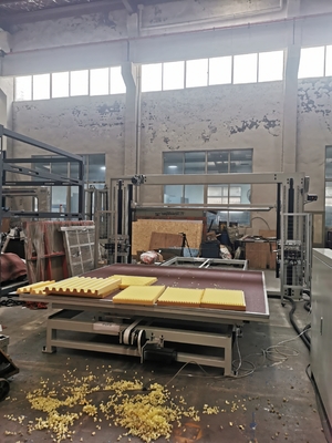Μηχανή κοπής CNC Τετραγωνιστική μηχανή κοπής λεπίδας για την βιομηχανία αφρού υλικών στρώματος και επίπλων