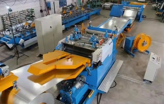 Μηχανή σχηματισμού κυλίνδρων EPS Sandwich Panel/γραμμή παραγωγής κεραμίδων οροφής αυτόματη πλάκα χάλυβα με χρώμα από πετρώδες μαλλί