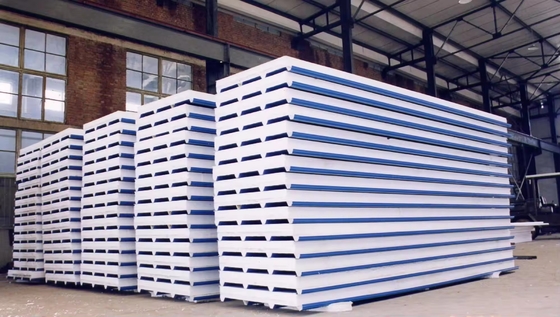 Μηχανή σχηματισμού κυλίνδρων EPS Sandwich Panel/γραμμή παραγωγής κεραμίδων οροφής αυτόματη πλάκα χάλυβα με χρώμα από πετρώδες μαλλί