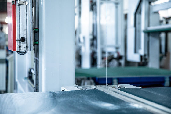 CNC 2.0mm οριζόντια και κάθετη λεπίδα τεμνουσών μηχανών αφρού PU