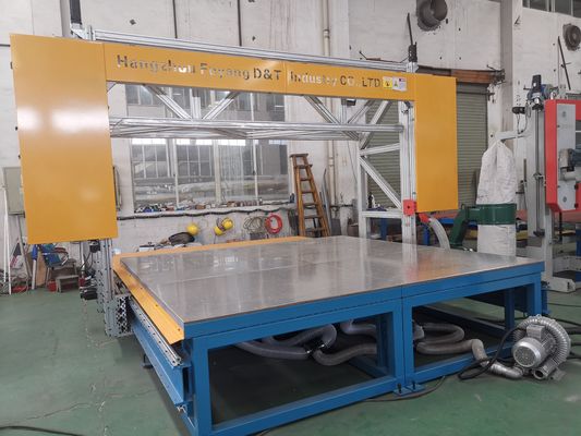 τρισδιάστατη CNC τέμνουσα μηχανή αφρού για τον άκαμπτο και ημισυμπαγή αφρό με τον κενό πίνακα εργασίας