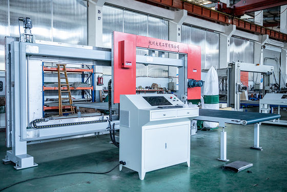 Διπλή CNC PU λεπίδων τέμνουσα μηχανή αφρού για EPS τη φαινόλη PVC EVA PE